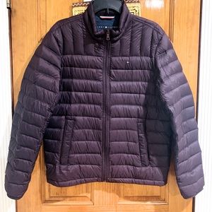 Tommy Hilfiger Packable Down Jacket with bag in color Eggplant